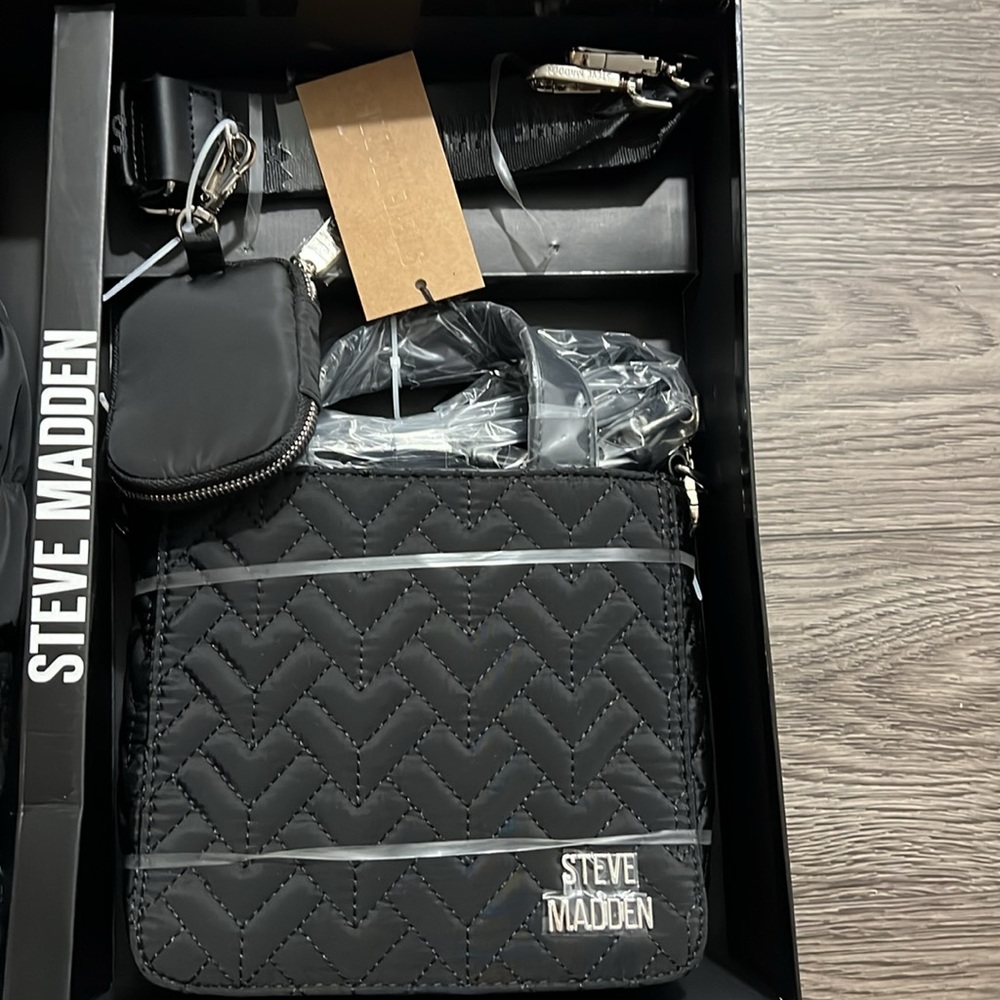 Steve Madden Set - Picture 2 of 6